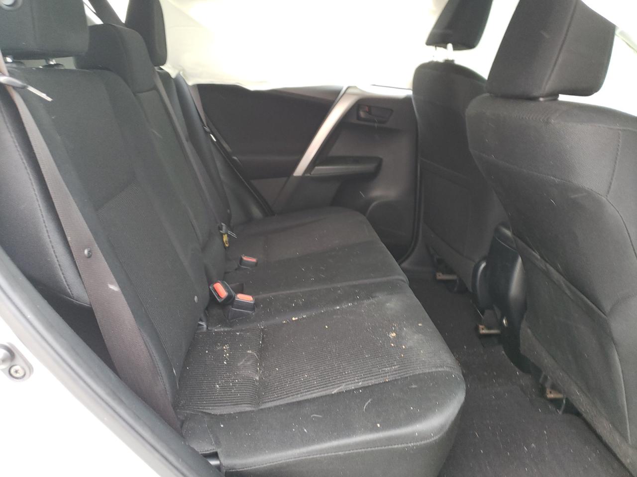 Photo 6 from auction – 2017 TOYOTA RAV4 LE with VIN JTMZFREV4HJ132604