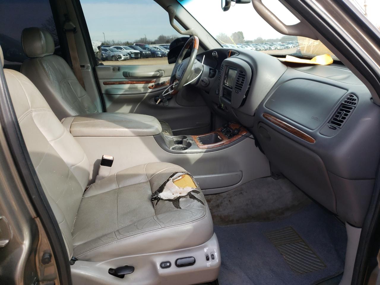 Фото 5 с аукциона – 2001 LINCOLN NAVIGATOR с VIN 5LMFU28A71LJ05652