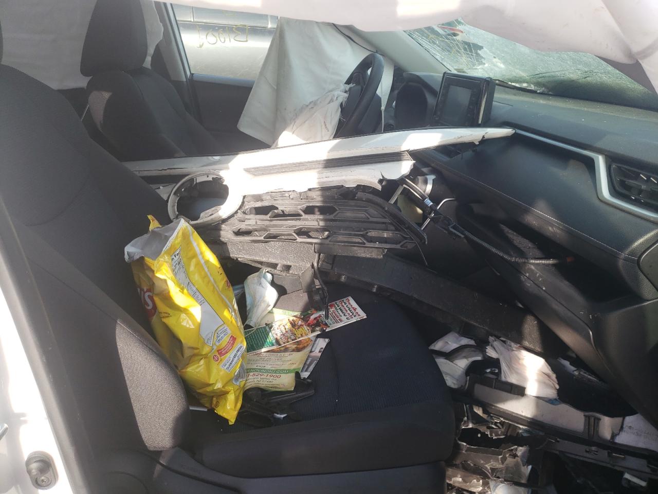 Photo 5 from auction – 2021 TOYOTA RAV4 LE with VIN JTMF1RFV9MD069640