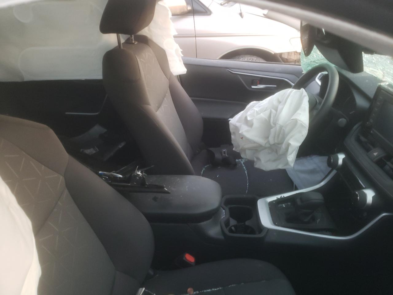 Photo 5 from auction – 2021 TOYOTA RAV4 XLE with VIN 2T3W1RFV5MC140949