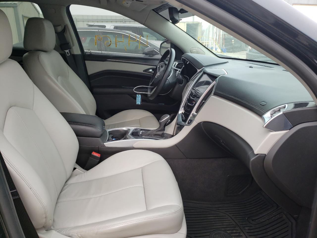 Photo 5 from auction – 2015 CADILLAC SRX with VIN 3GYFNAE36FS579589