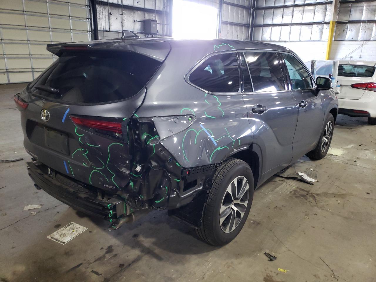 Photo 4 from auction – 2021 TOYOTA HIGHLANDER with VIN 5TDCZRBH5MS527433