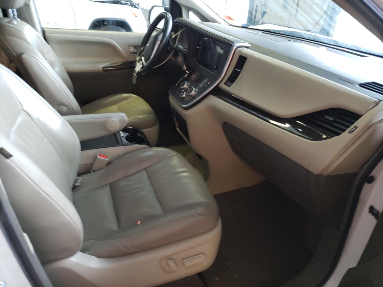 Photo 5 from auction – 2015 TOYOTA SIENNA XLE with VIN 5TDYK3DC0FS619304