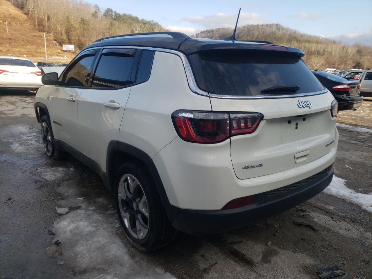 Photo 3 from auction – 2018 JEEP COMPASS LI with VIN 3C4NJDCBXJT143467