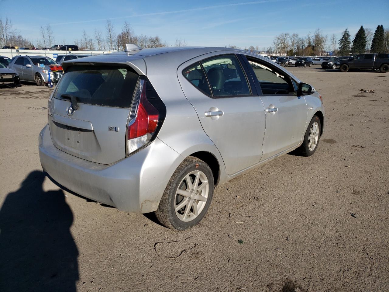 Photo 4 from auction – 2015 TOYOTA PRIUS C with VIN JTDKDTB31F1101640