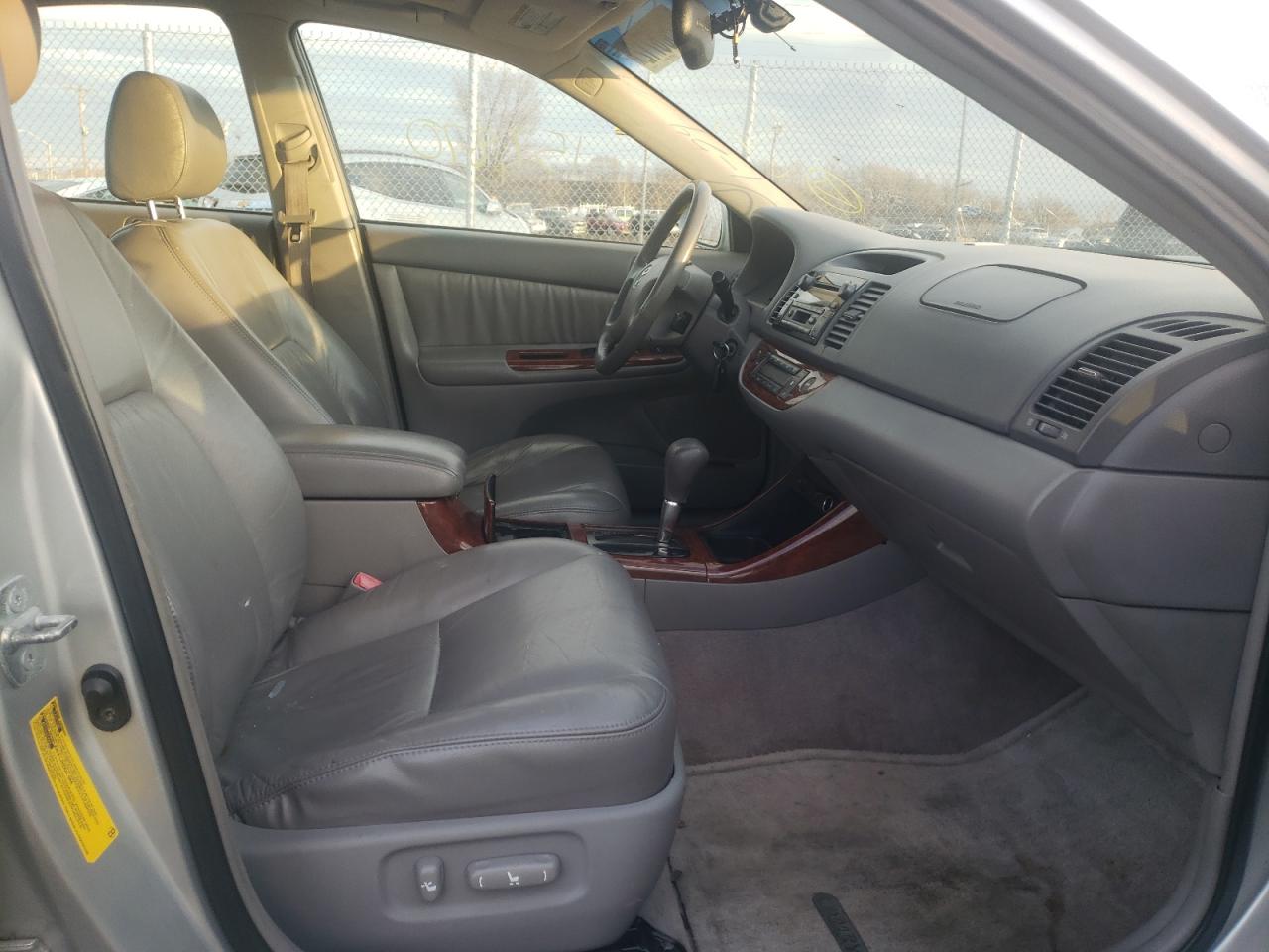 Photo 5 from auction – 2004 TOYOTA CAMRY LE with VIN 4T1BE30K84U313207