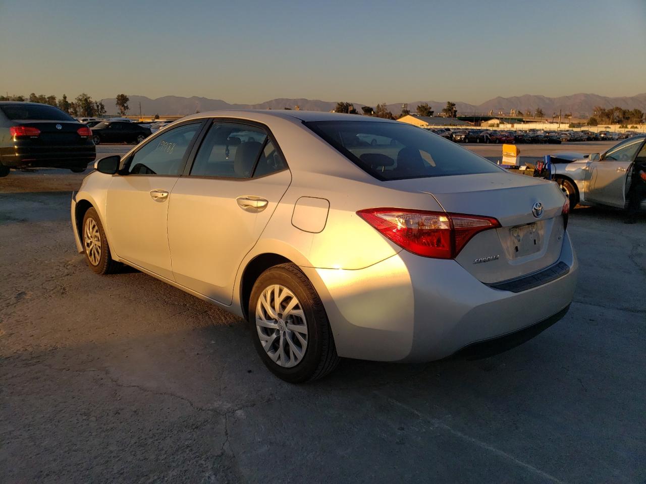 Photo 3 from auction – 2018 TOYOTA COROLLA L with VIN 5YFBURHE2JP798400