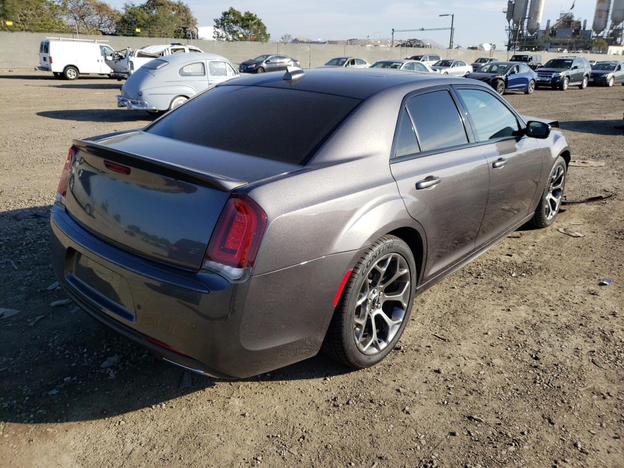 Photo 4 from auction – 2018 CHRYSLER 300 S with VIN 2C3CCABG0JH244527