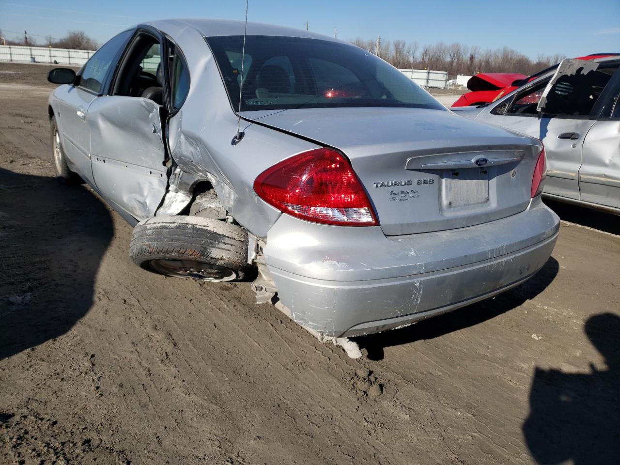 Photo 3 from auction – 2004 FORD TAURUS SES with VIN 1FAFP55S64G159959
