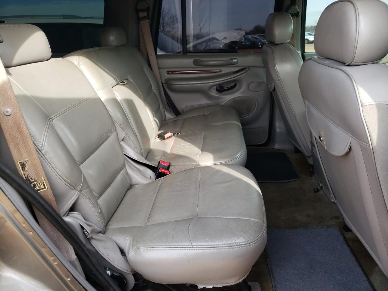 Фото 6 с аукциона – 2001 LINCOLN NAVIGATOR с VIN 5LMFU28A71LJ05652