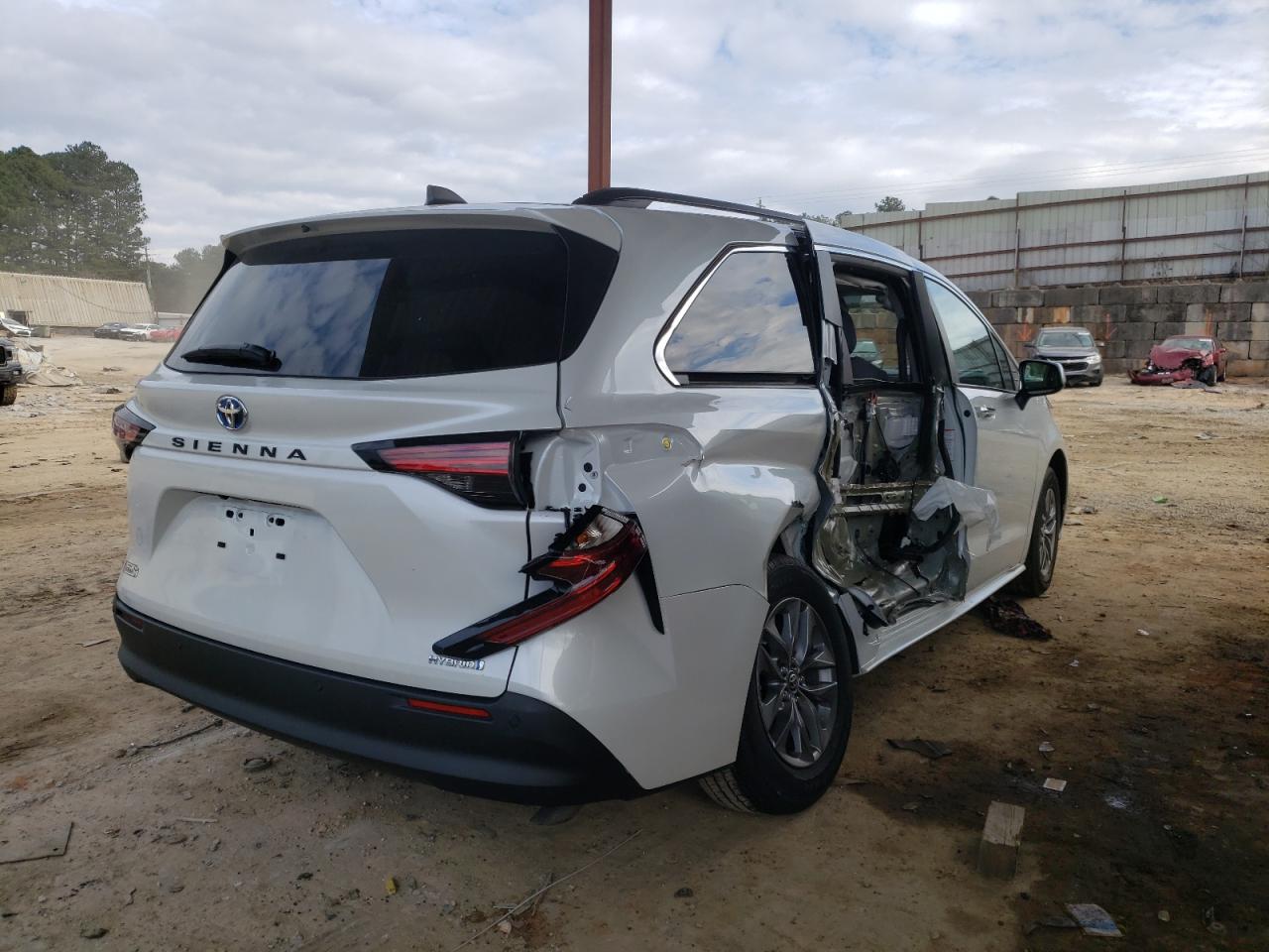 Photo 4 from auction – 2021 TOYOTA SIENNA XLE with VIN 5TDYRKEC0NS083165