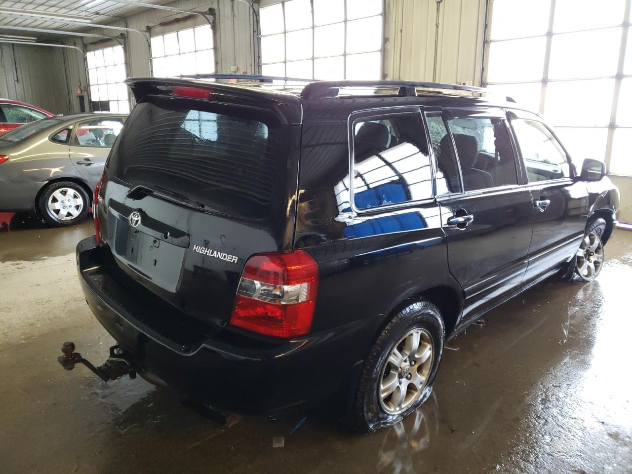Photo 4 from auction – 2005 TOYOTA HIGHLANDER with VIN JTEEP21A550095954