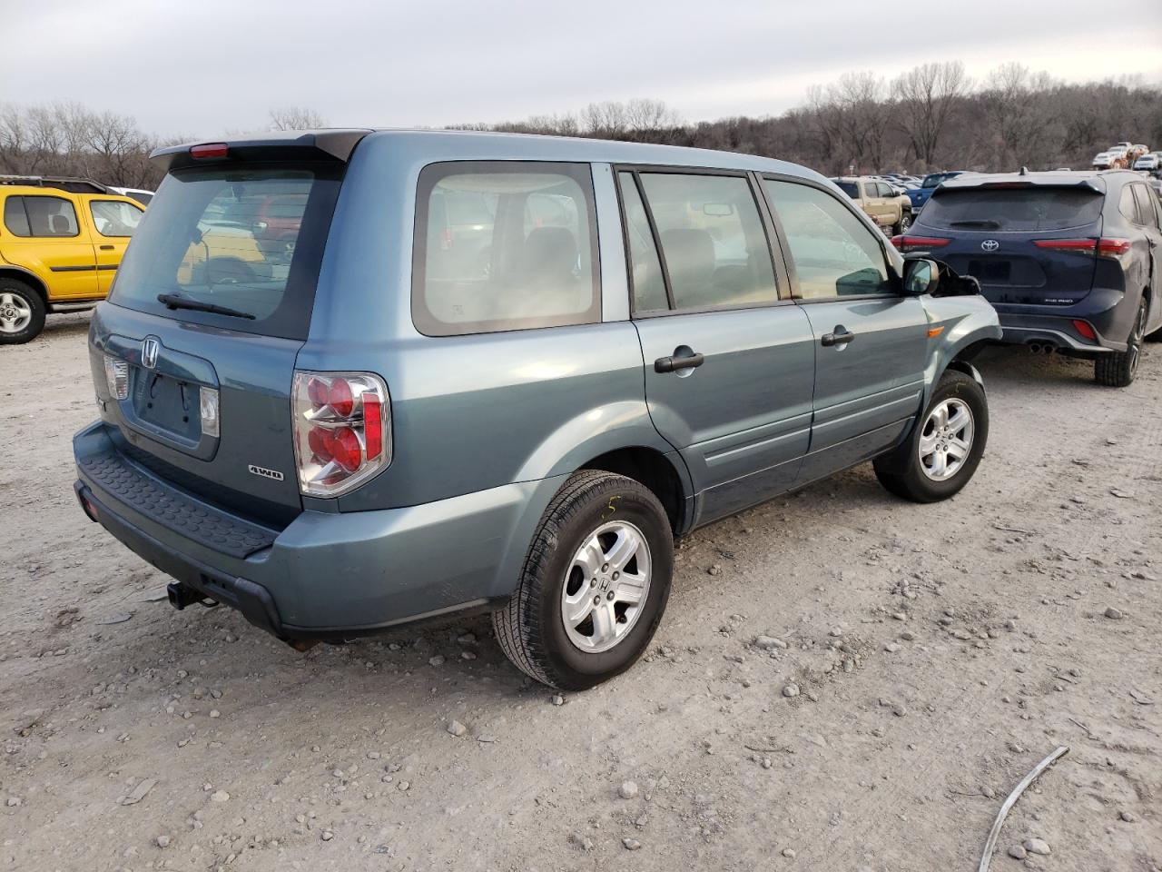 Photo 4 from auction – 2006 HONDA PILOT LX with VIN 5FNYF18106B021252