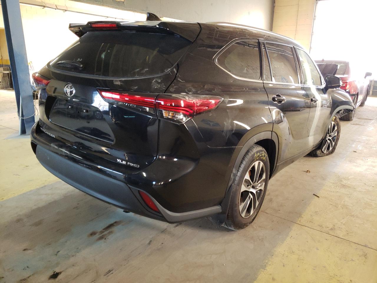 Photo 4 from auction – 2020 TOYOTA HIGHLANDER with VIN 5TDGZRBH1LS517059