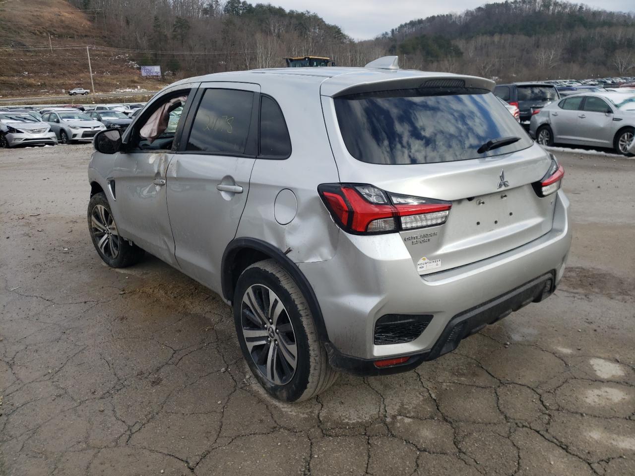 Photo 3 from auction – 2020 MITSUBISHI OUTLANDER with VIN JA4AR3AU6LU015168