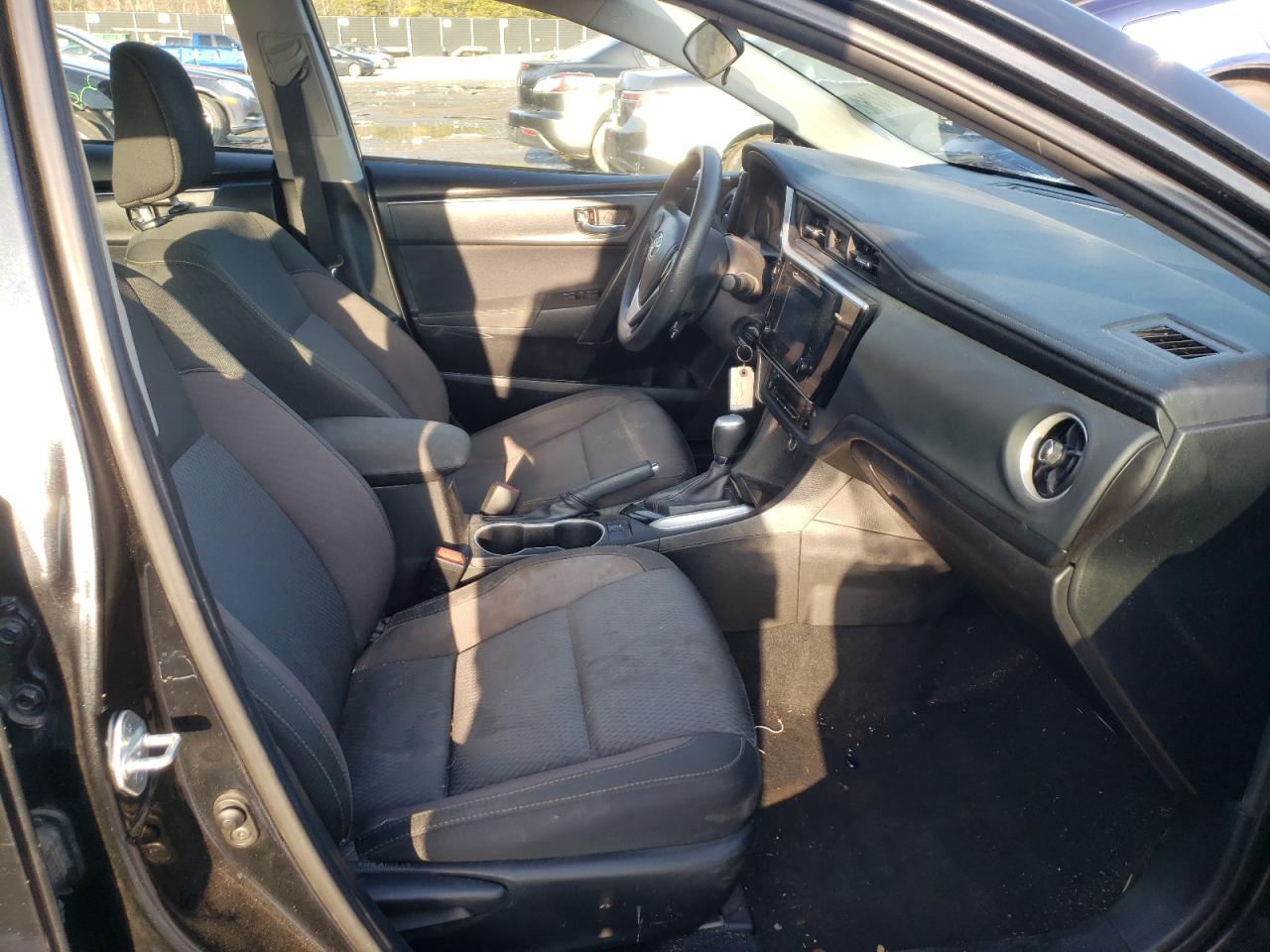 Photo 5 from auction – 2017 TOYOTA COROLLA L with VIN 5YFBURHEXHP572194