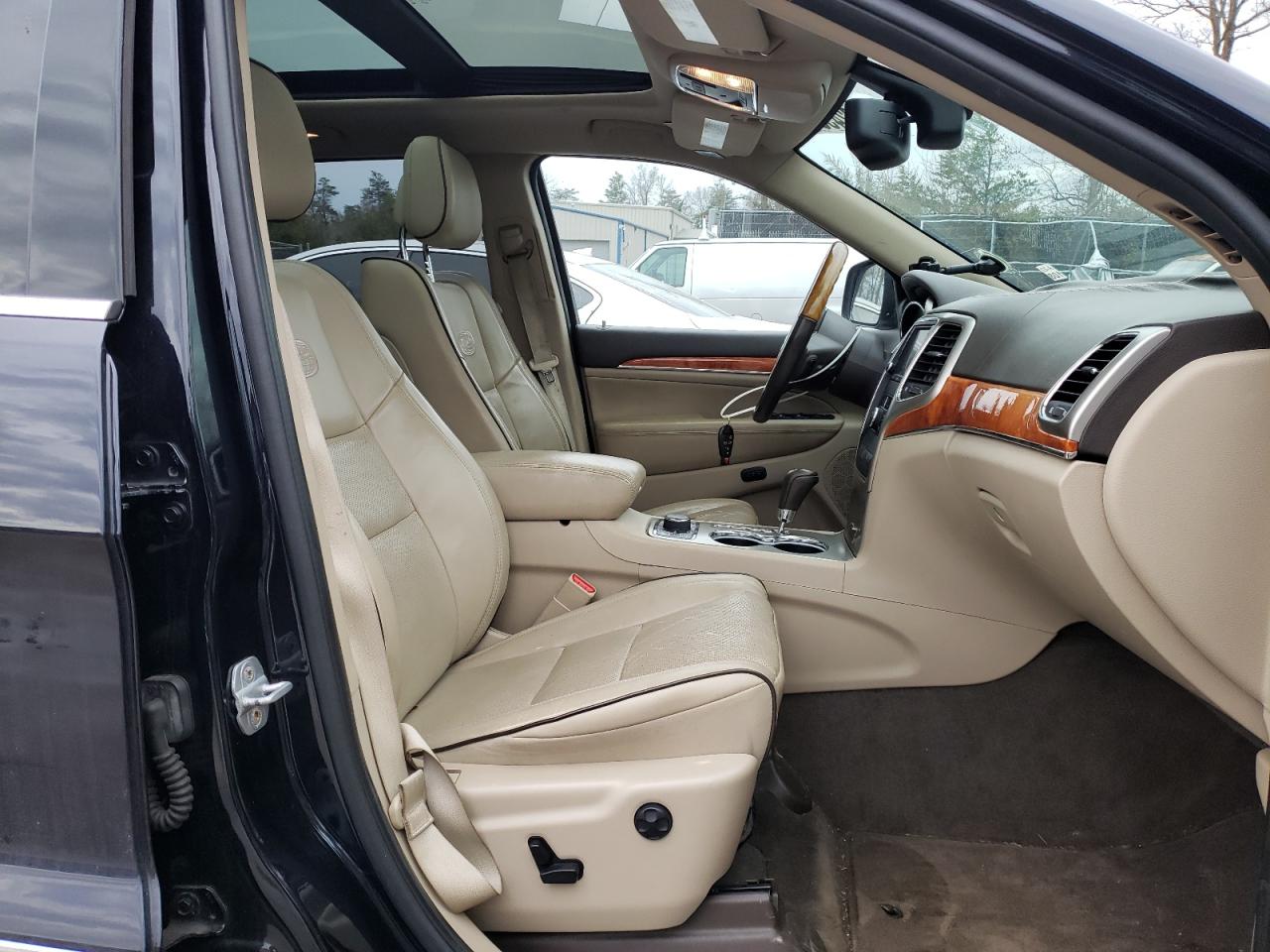 Photo 5 from auction – 2011 JEEP GRAND CHER with VIN 1J4RR6GT3BC606713