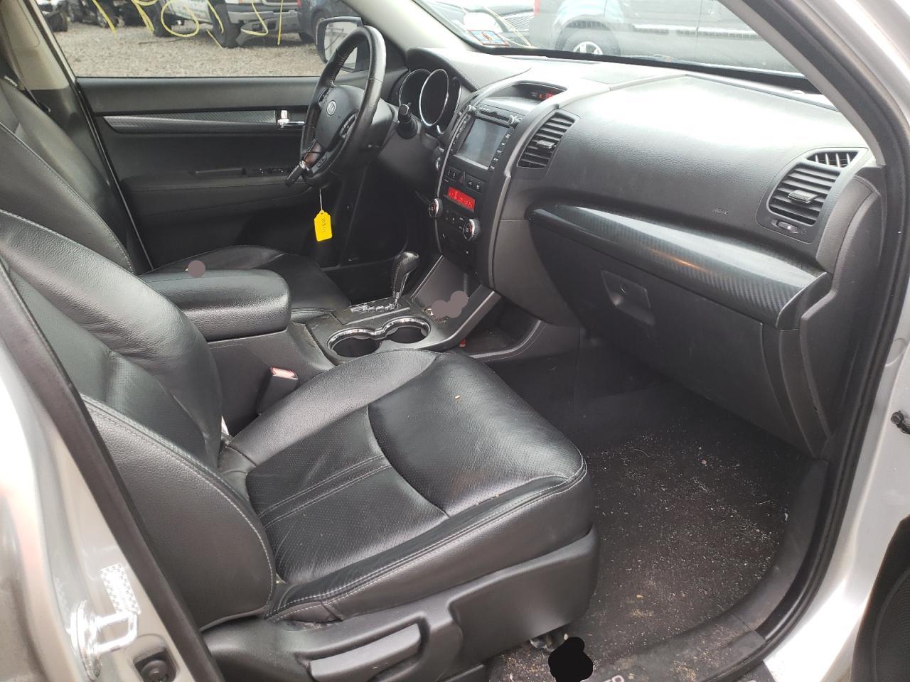 Photo 5 from auction – 2011 KIA SORENTO SX with VIN 5XYKW4A22BG103111