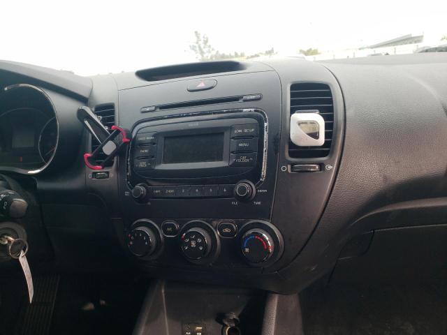Photo 9 from auction – 2017 KIA FORTE LX with VIN 3KPFK4A78HE029059