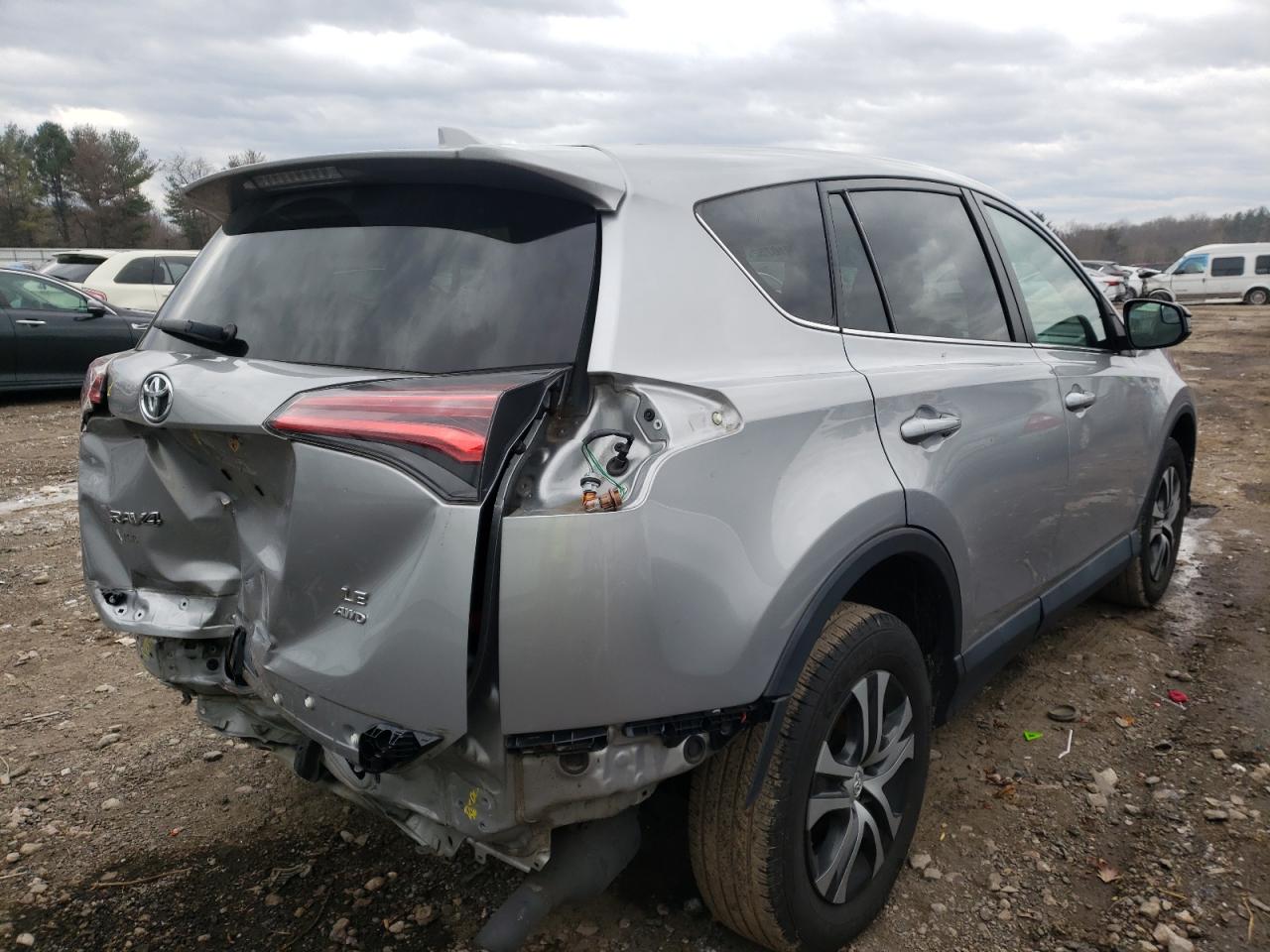 Photo 4 from auction – 2018 TOYOTA RAV4 LE with VIN 2T3BFREV0JW710867