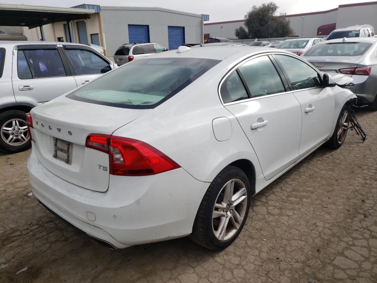 Photo 4 from auction – 2015 VOLVO S60 PREMIE with VIN YV126MFK8F2359806