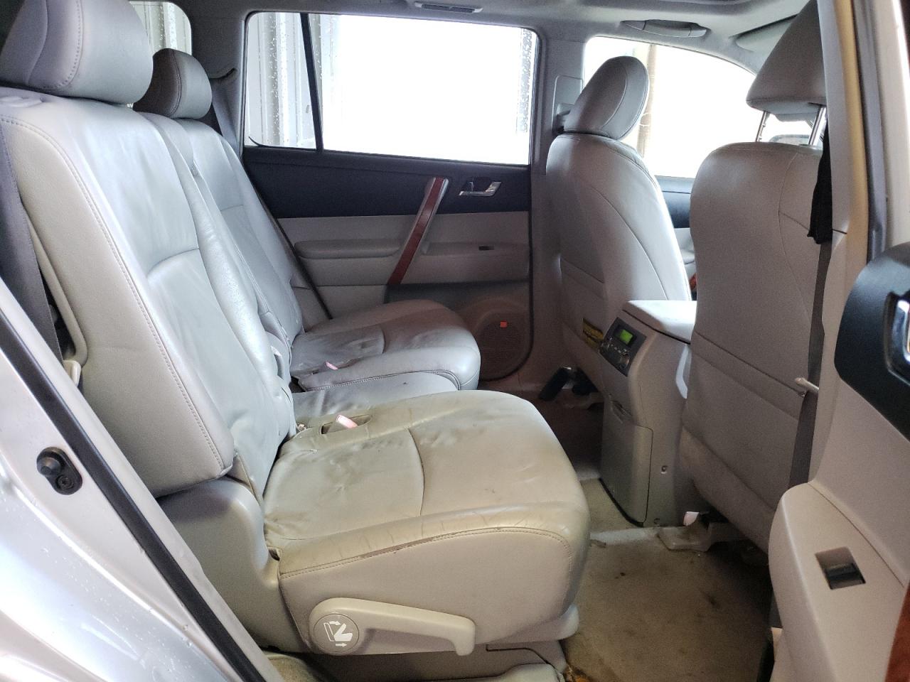 Photo 6 from auction – 2009 TOYOTA HIGHLANDER with VIN JTEDS42A492086242
