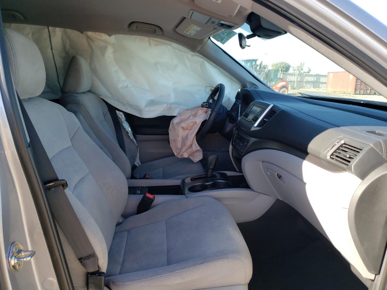 Photo 5 from auction – 2019 HONDA PILOT LX with VIN 5FNYF5H17KB035201