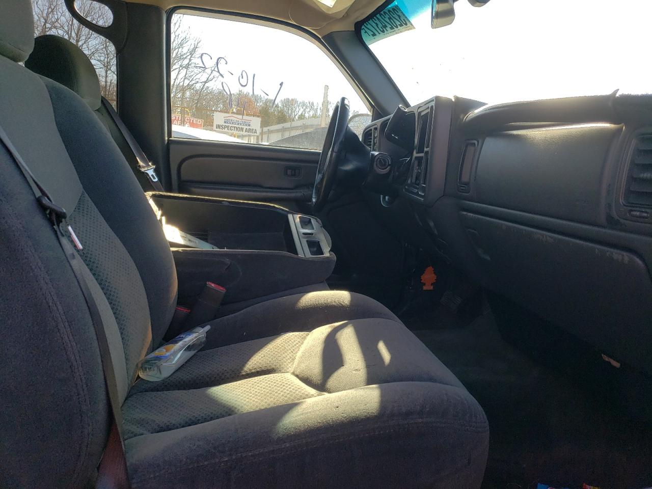 Photo 5 from auction – 2004 CHEVROLET SILVERADO with VIN 2GCEK13T541358832