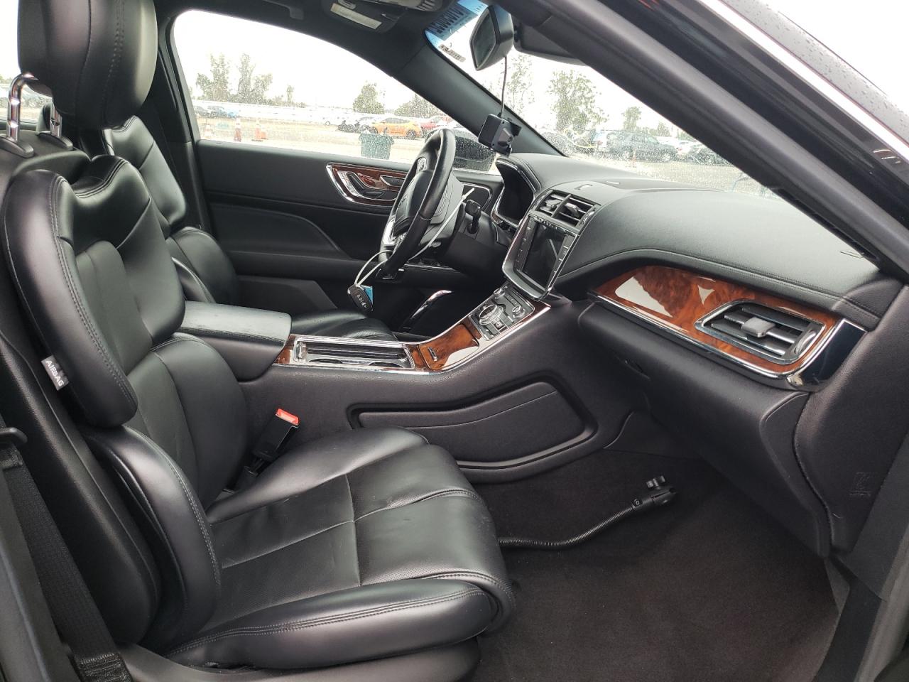 Photo 5 from auction – 2017 LINCOLN CONTINENTA with VIN 1LN6L9UK4H5617817