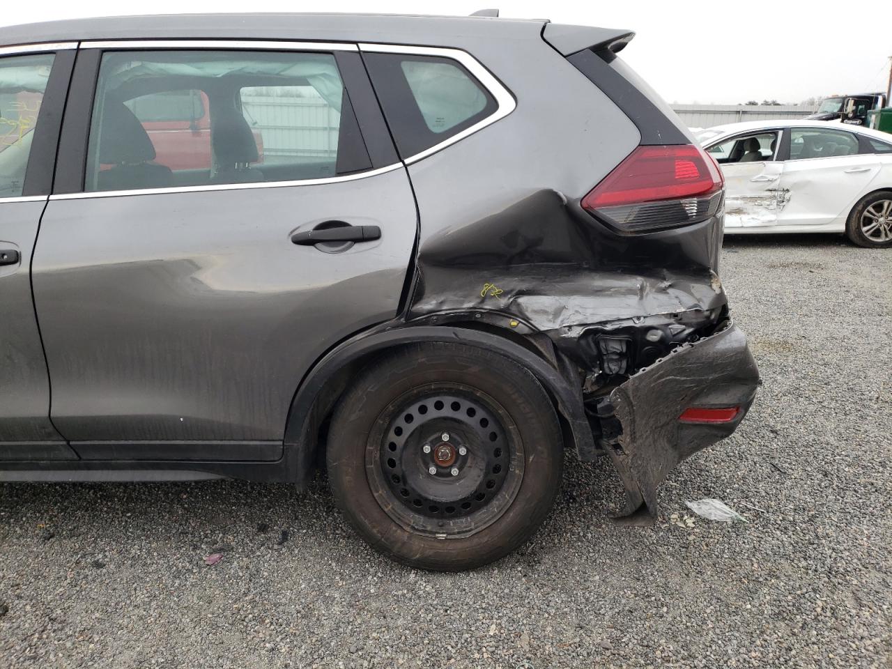 Photo 9 from auction – 2019 NISSAN ROGUE S with VIN 5N1AT2MV2KC812507