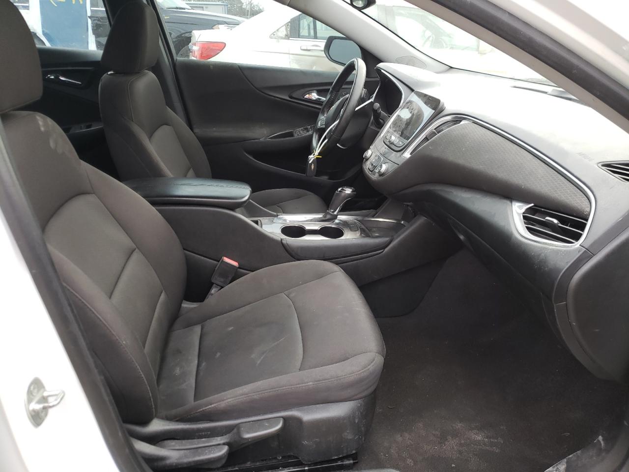 Photo 5 from auction – 2017 CHEVROLET MALIBU LT with VIN 1G1ZE5ST6HF208611