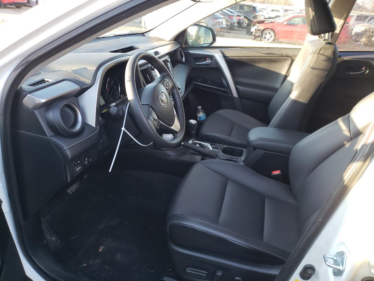 Photo 5 from auction – 2016 TOYOTA RAV4 LIMIT with VIN JTMDFREV5GD182354