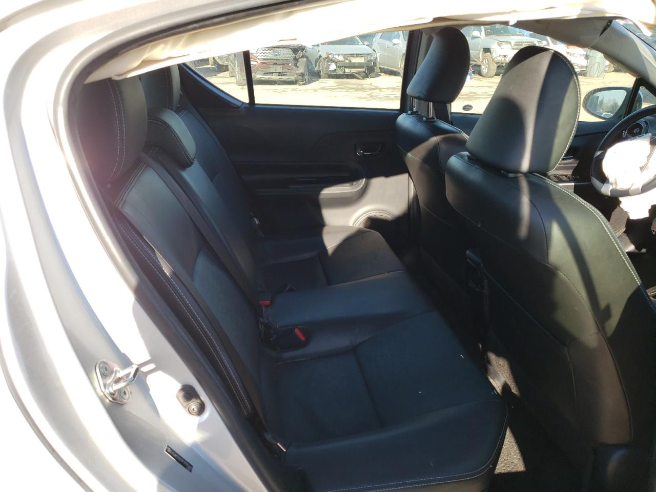 Photo 6 from auction – 2015 TOYOTA PRIUS C with VIN JTDKDTB31F1101640