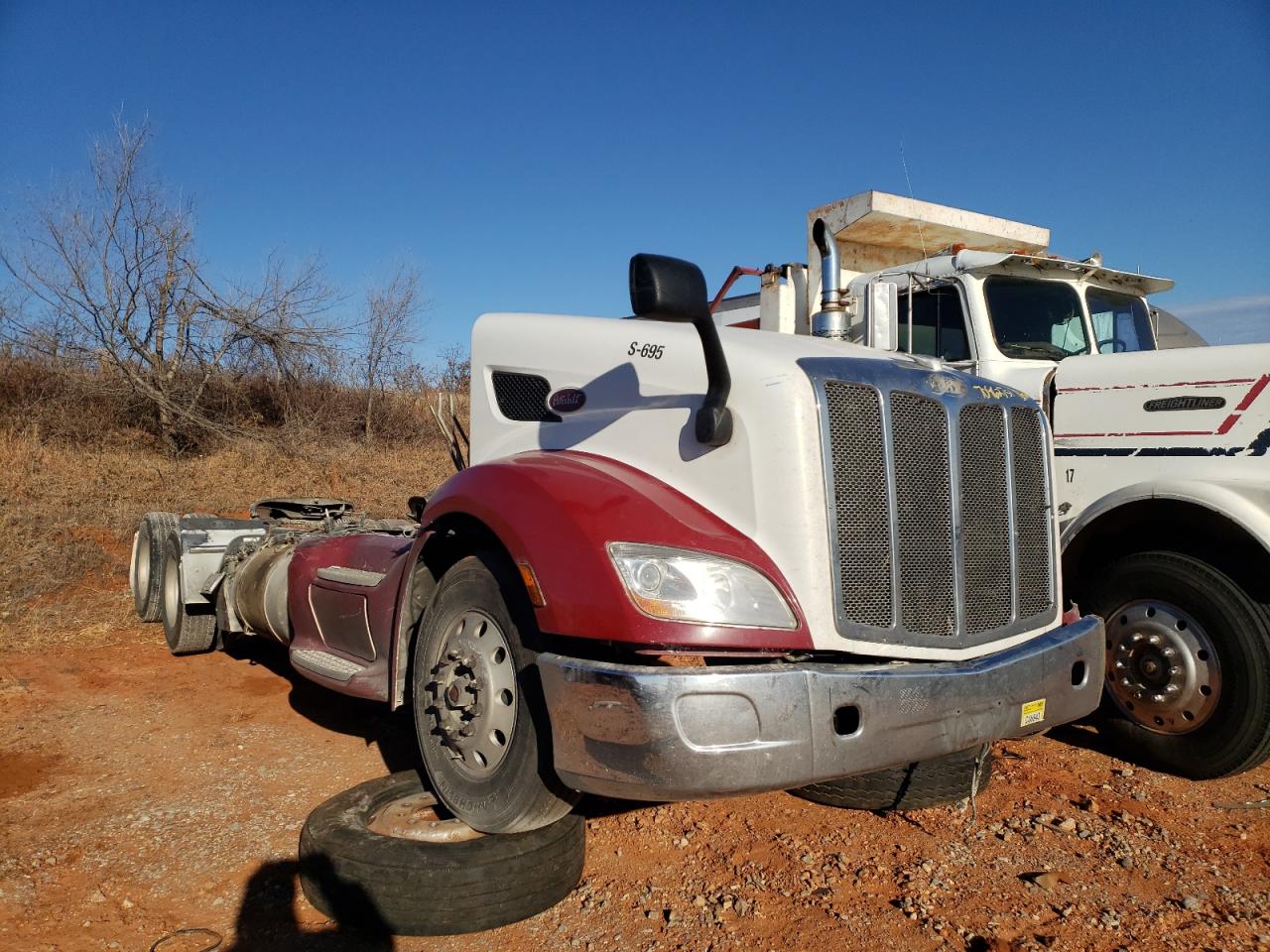 PETERBILT 579 2015 with VIN 1XPBD48X8FD24728 - Photo from auction