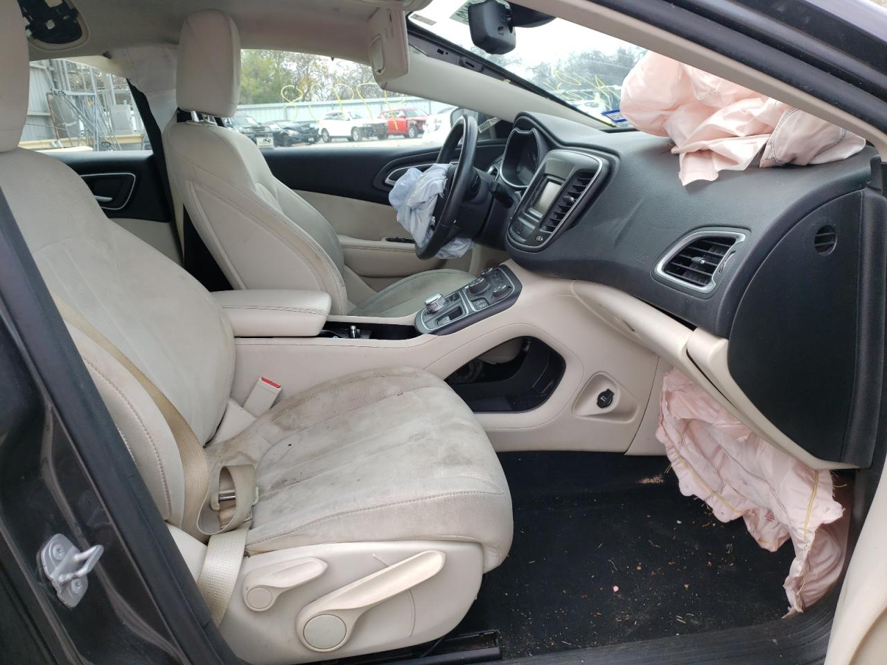 Photo 5 from auction – 2015 CHRYSLER 200 LIMITE with VIN 1C3CCCAB8FN505564
