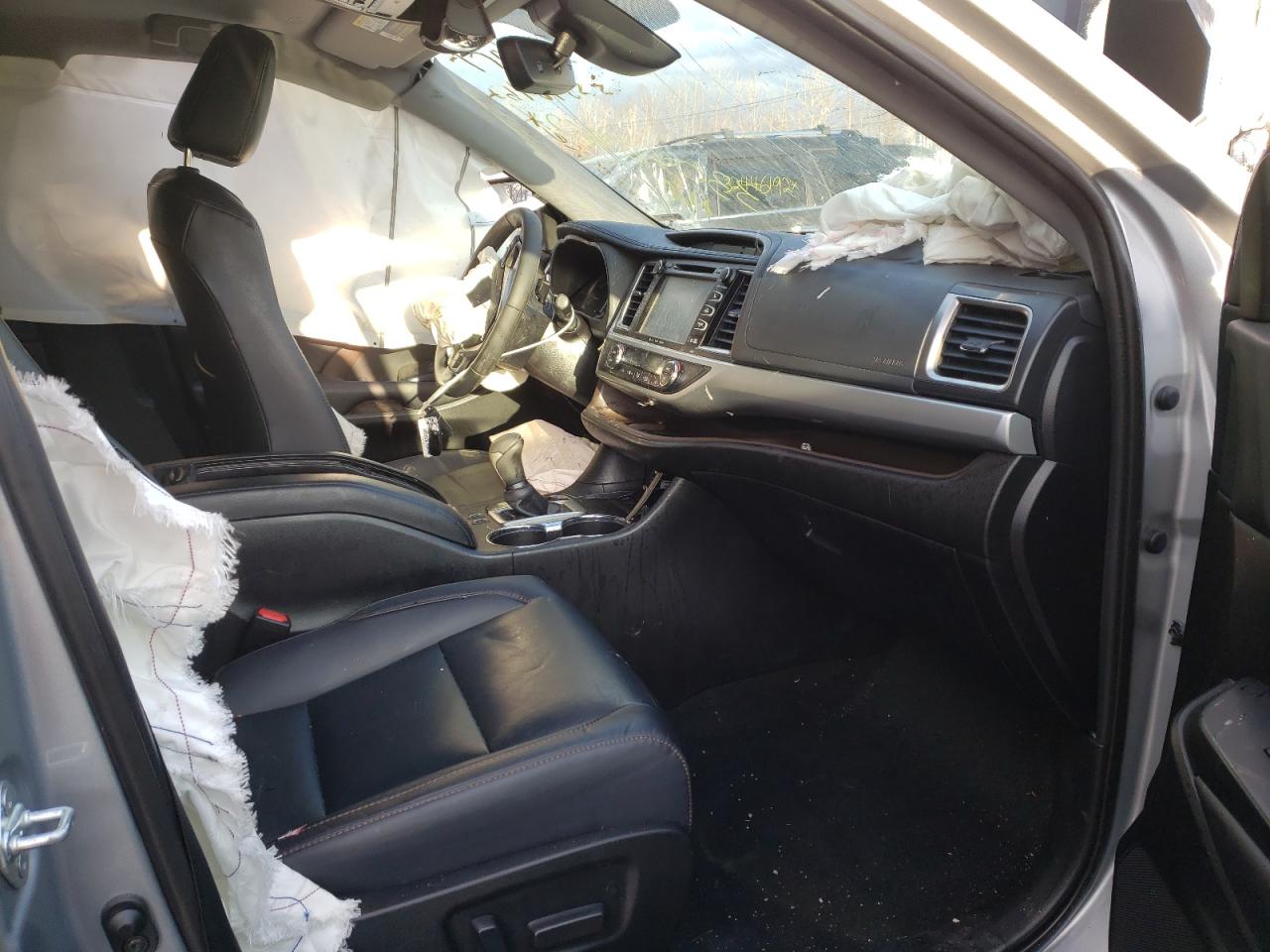 Photo 5 from auction – 2019 TOYOTA HIGHLANDER with VIN 5TDJGRFH6KS070801