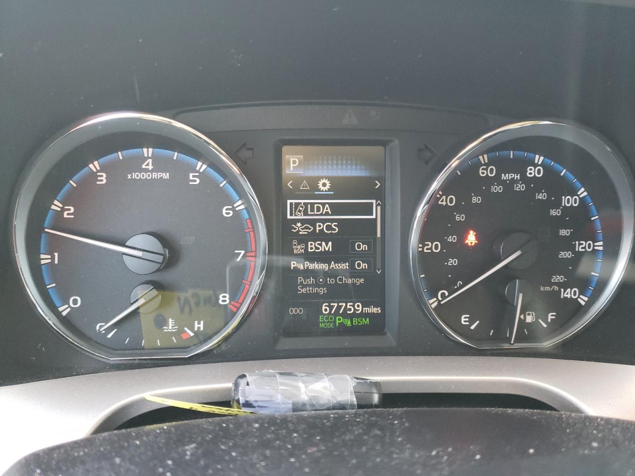 Photo 8 from auction – 2016 TOYOTA RAV4 LIMIT with VIN JTMDFREV5GD182354
