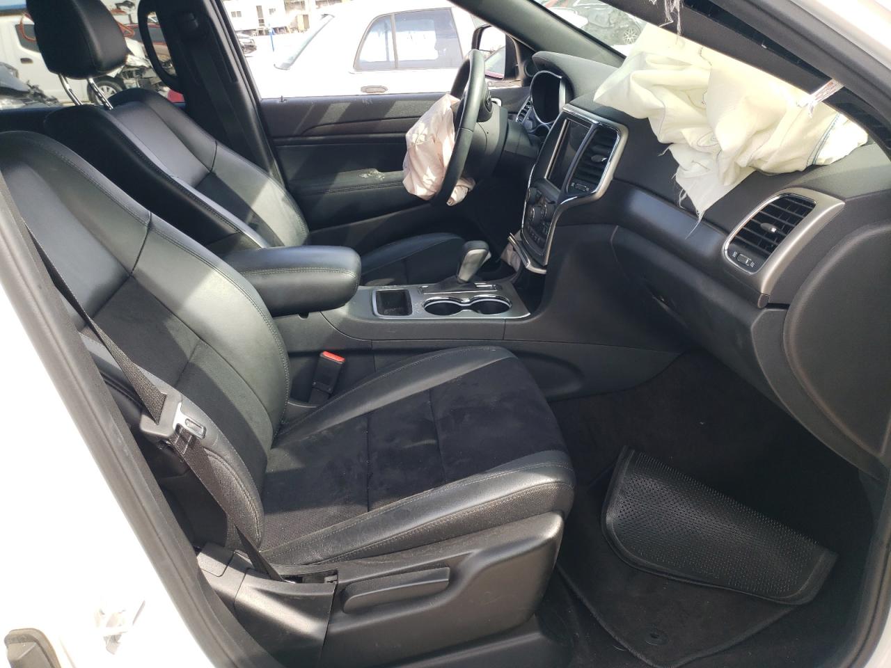 Photo 5 from auction – 2018 JEEP GRAND CHER with VIN 1C4RJEAG0JC443018