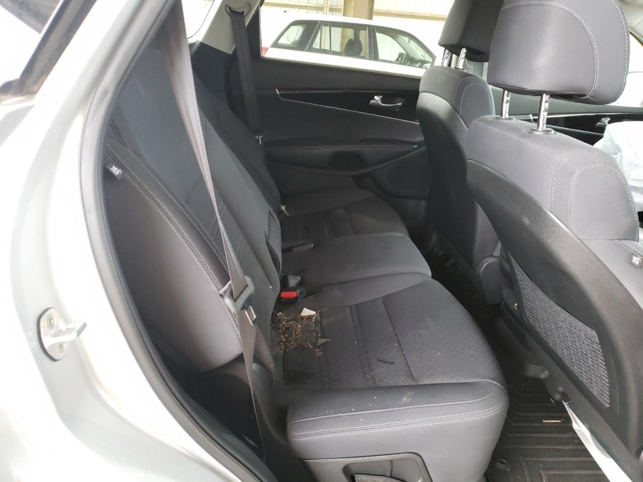 Photo 6 from auction – 2017 KIA SORENTO LX with VIN 5XYPG4A35HG283771