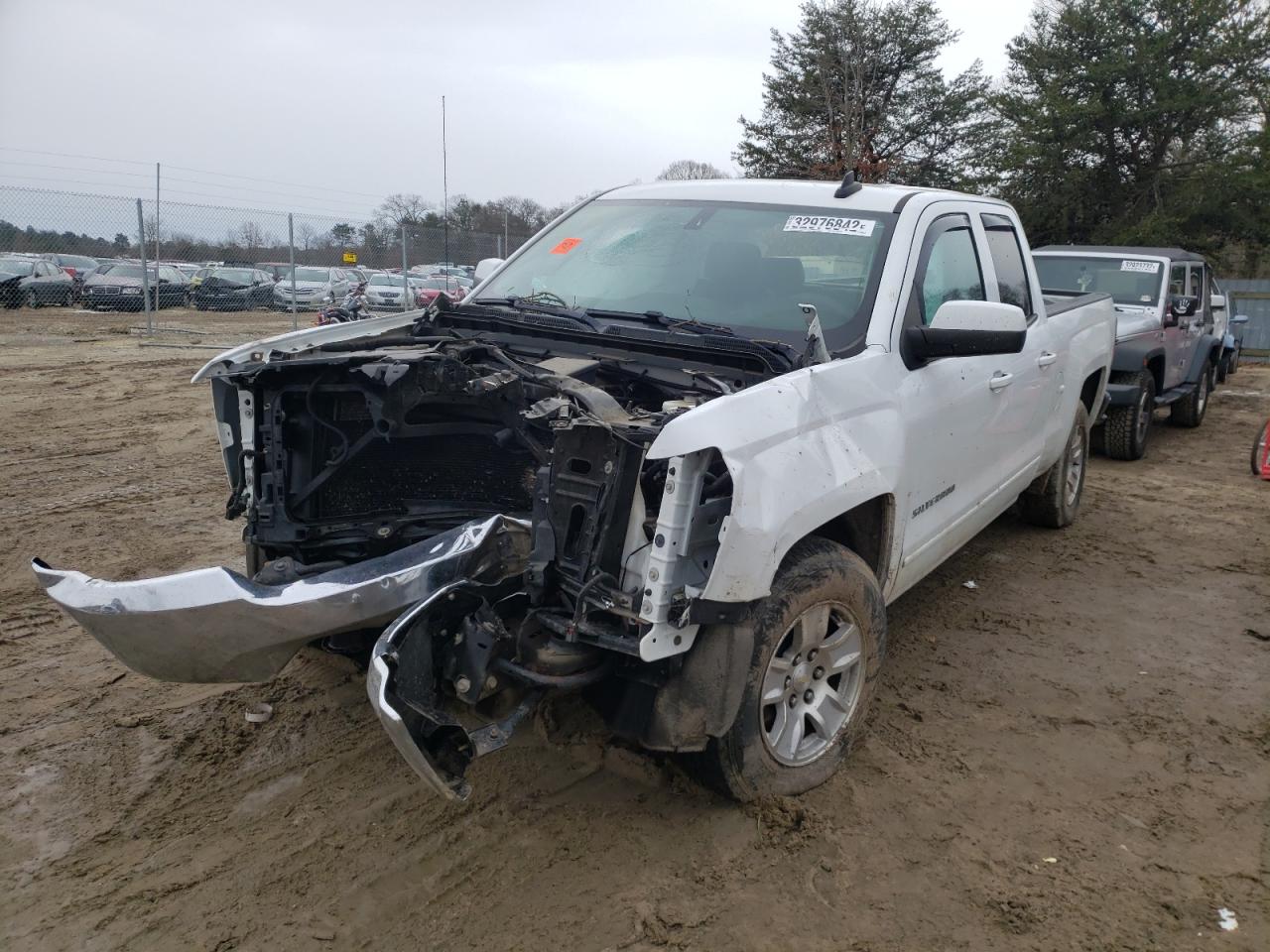 Photo 2 from auction – 2016 CHEVROLET SILVERADO with VIN 1GCRCREH5GZ235453