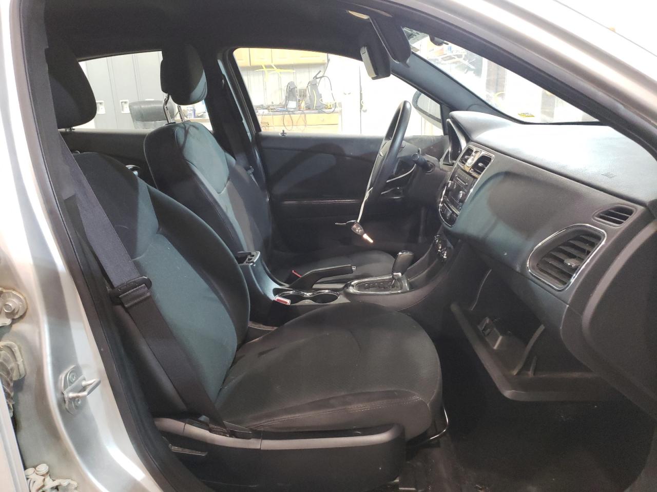 Photo 5 from auction – 2012 CHRYSLER 200 LX with VIN 1C3CCBABXCN191356