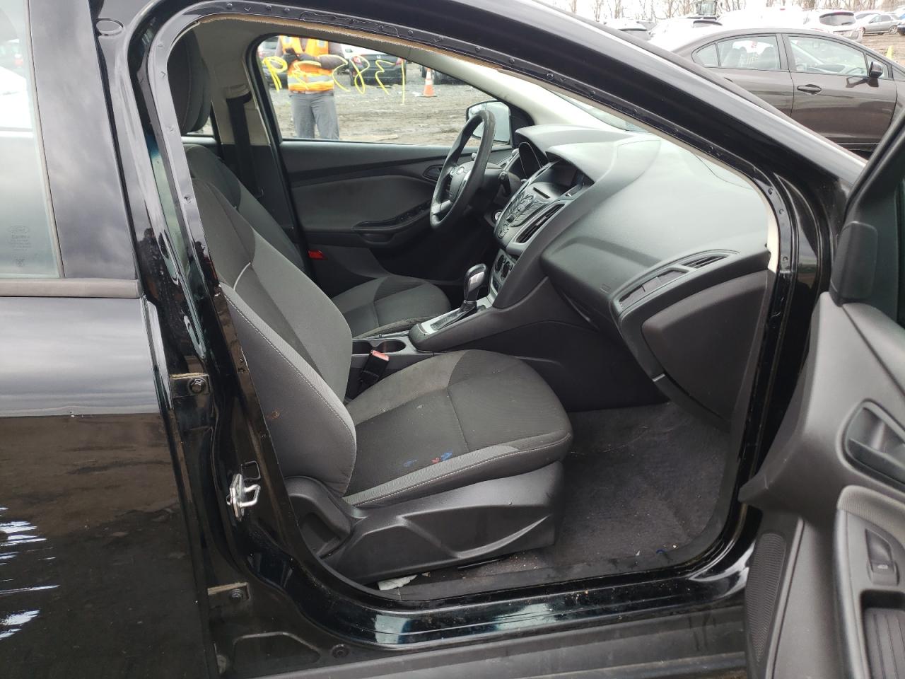 Photo 5 from auction – 2012 FORD FOCUS SE with VIN 1FAHP3K20CL247946
