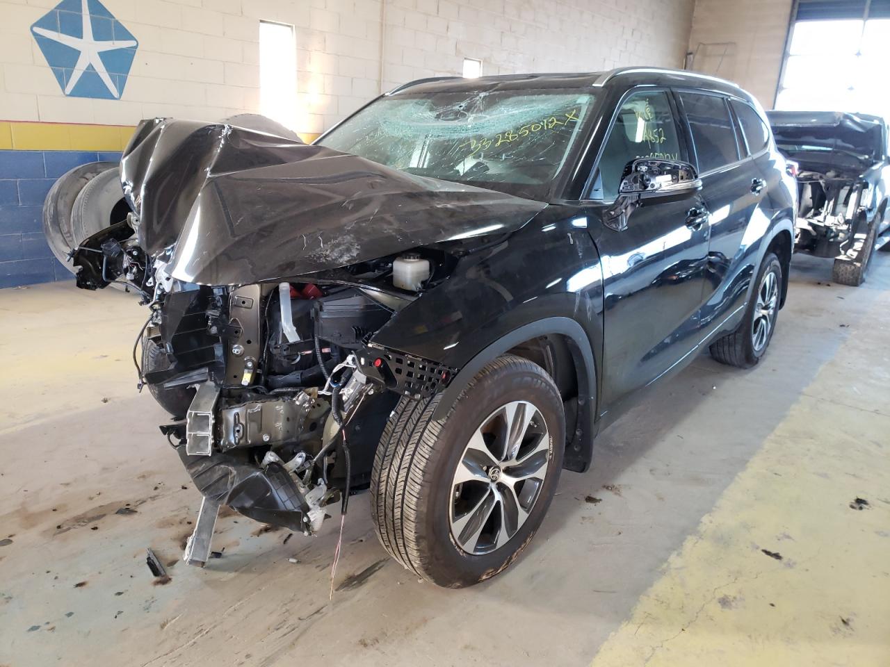 Photo 2 from auction – 2020 TOYOTA HIGHLANDER with VIN 5TDGZRBH1LS517059