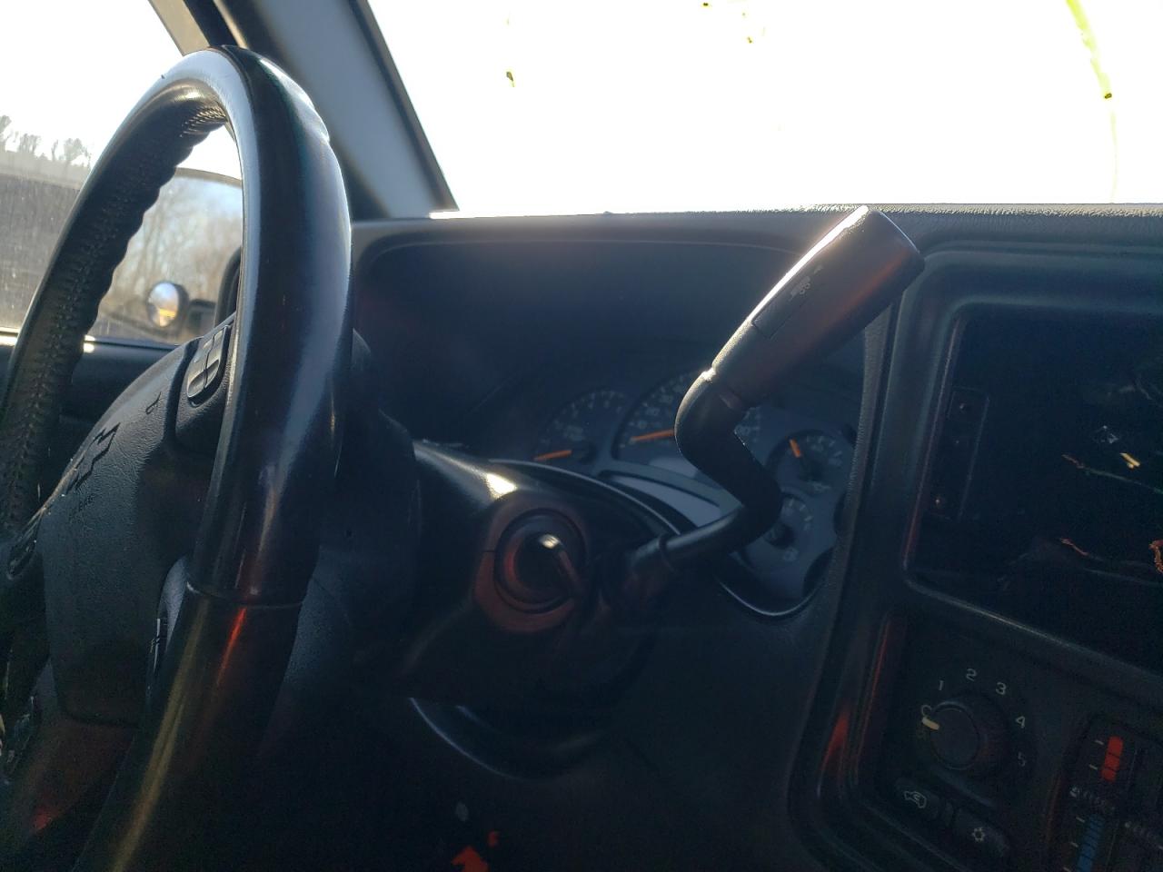 Photo 8 from auction – 2004 CHEVROLET SILVERADO with VIN 2GCEK13T541358832