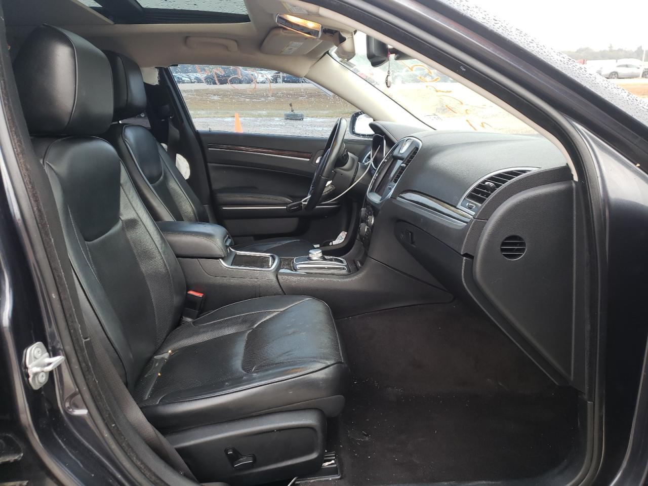 Photo 5 from auction – 2017 CHRYSLER 300C with VIN 2C3CCAEG0HH586467