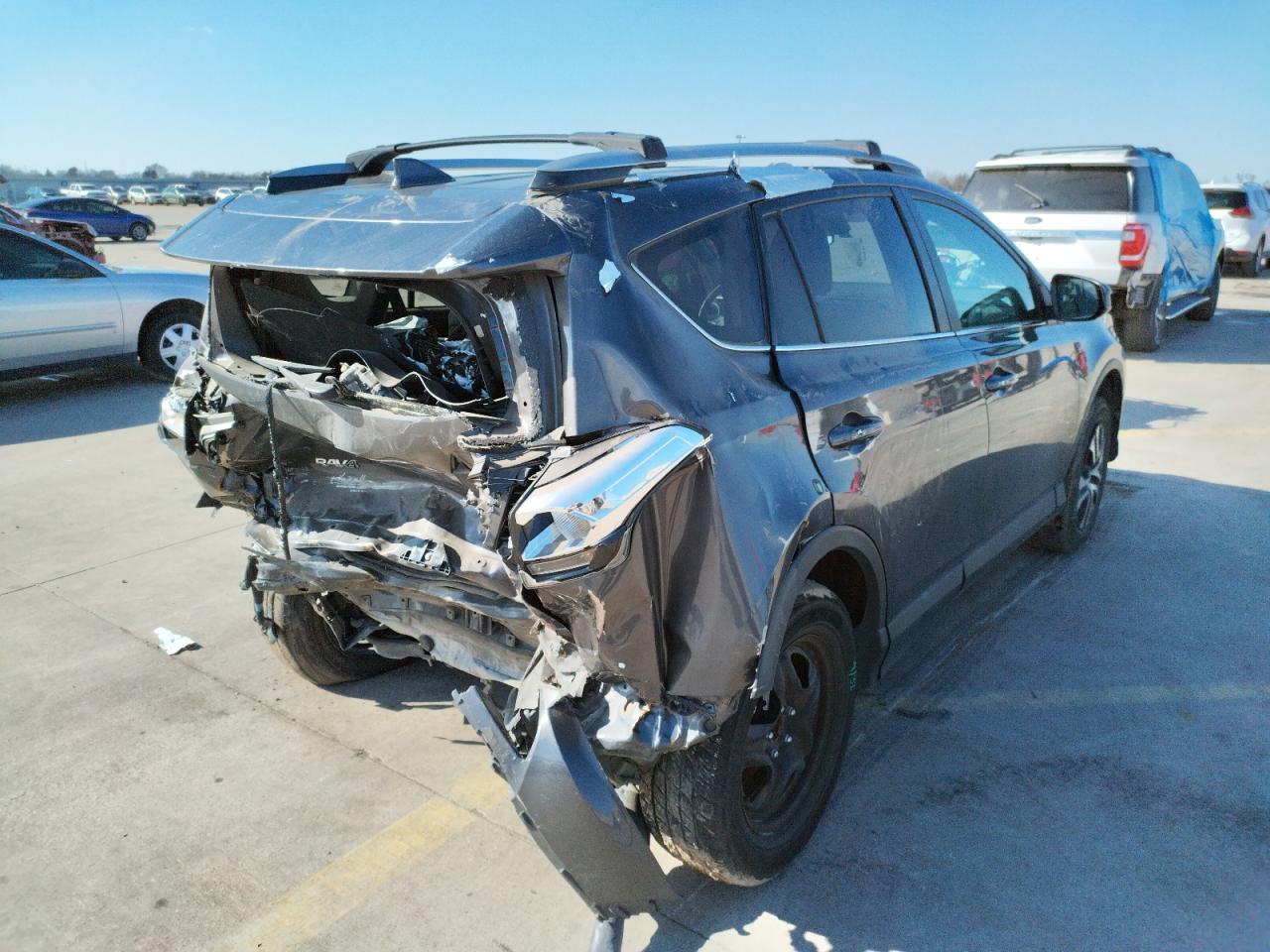 Photo 4 from auction – 2017 TOYOTA RAV4 LE with VIN 2T3BFREV8HW555222