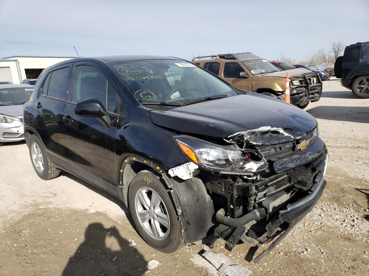 CHEVROLET TRAX LS 2020 with VIN KL7CJKSB0LB024390 - Photo from auction