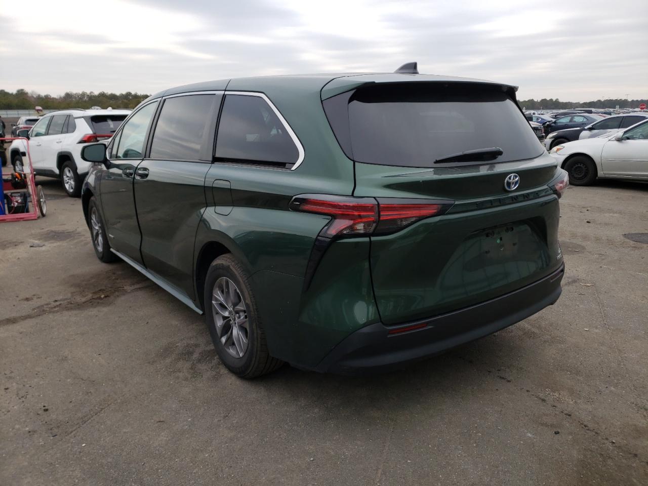 Photo 3 from auction – 2021 TOYOTA SIENNA LE with VIN 5TDKRKEC6MS048795
