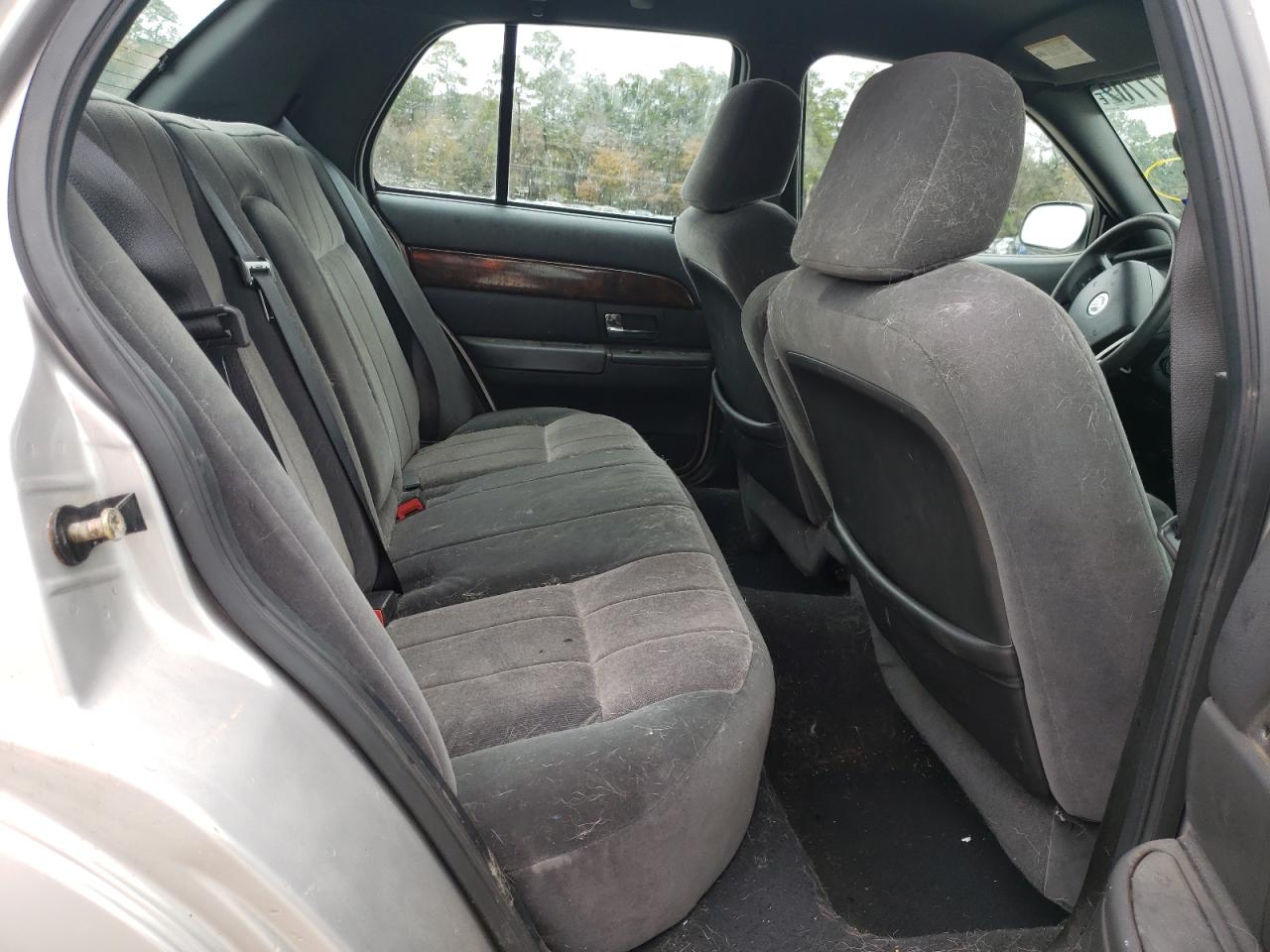 Photo 6 from auction – 2005 MERCURY GRAND MARQ with VIN 2MEFM74W85X650773