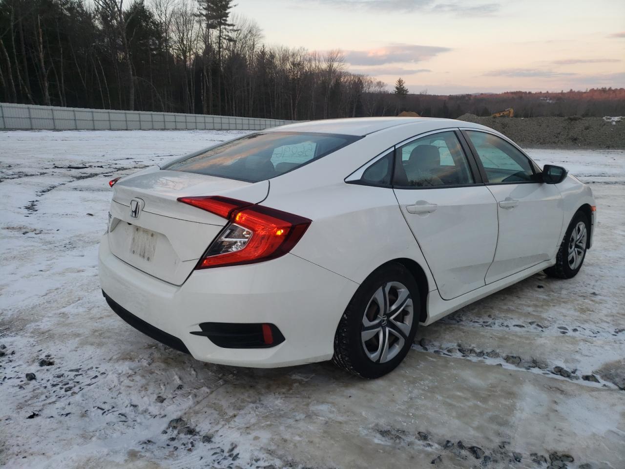 Photo 4 from auction – 2017 HONDA CIVIC LX with VIN 2HGFC2F58HH522612